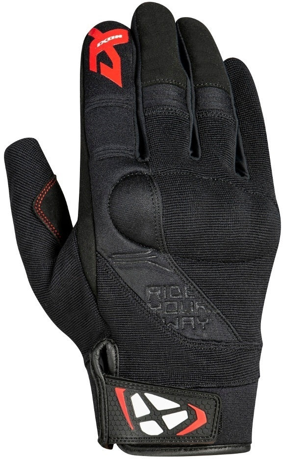 Gloves with the extra amount of stretch for an optimal fit.